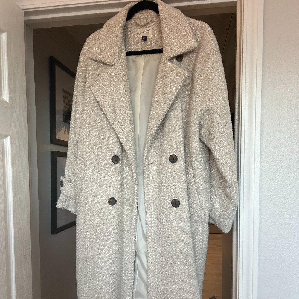 Oversized M Universal Thread Beige Coat
